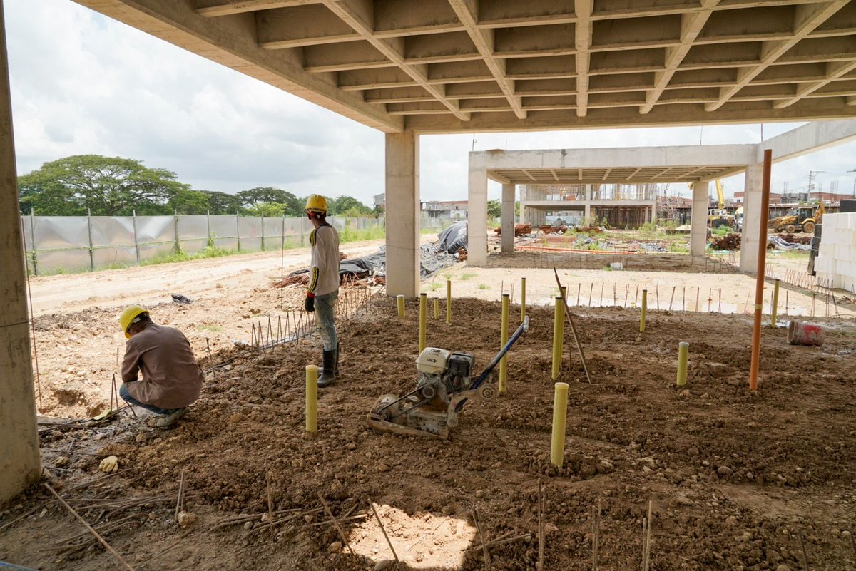 FondoFFIE's tweet photo. Avanza la construcción de la I.E. Villas de Aranjuez en #Cartagena, un megaproyecto educativo que desarrollamos junto al @Mineducacion, la fundación @fpiesdescalzos y la fundación @F_Santo_Domingo.

#ConstruimosOportunidades 💯 https://t.co/JEjhSfrGR2
