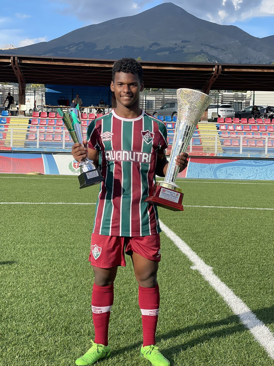 MatheusPedro_10's tweet photo. Campeão e melhor jogador 🤩🙏🏾 https://t.co/UU01teeSus