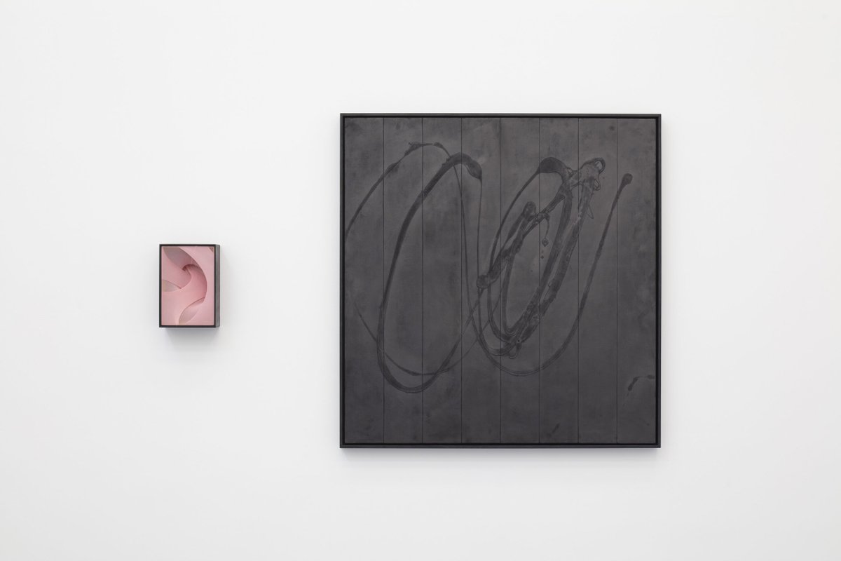 La reciente obra pictórica de Martín Soto Climent parte de una experimentación material con carbón y grafito. Por primera vez expuesta en México. bit.ly/Martin-Soto-Cl…