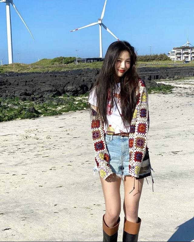 irenesjojoba's tweet photo. #Joy #RedVelvet Happy Birthday to my Joy! https://t.co/0FN5wYLIbz