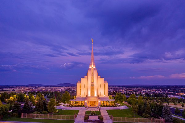 SkyBlodgett's tweet photo. New artwork for sale! - "Rexburg Idaho Temple" - https://t.co/0x6on6DqW6 @fineartamerica https://t.co/ogFWRvlKhQ