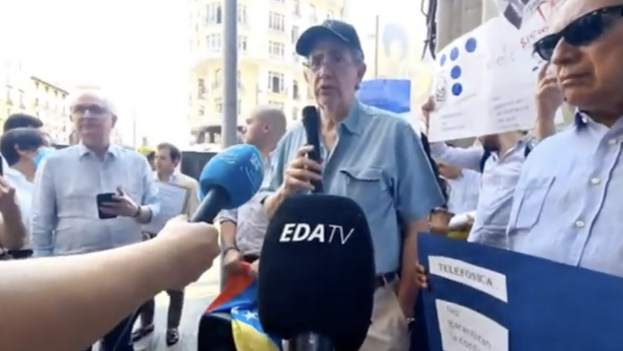 14ymedio's tweet photo. #NoTePierdas Telefónica admite que #intercepta 1,5 millones de líneas a #petición del #Gobierno venezolano👉La compañía española también mantiene bloqueado el acceso a los medios críticos con el régimen de Nicolás Maduro https://t.co/ixfA7Q2sS1 https://t.co/PRS3ANEMRC