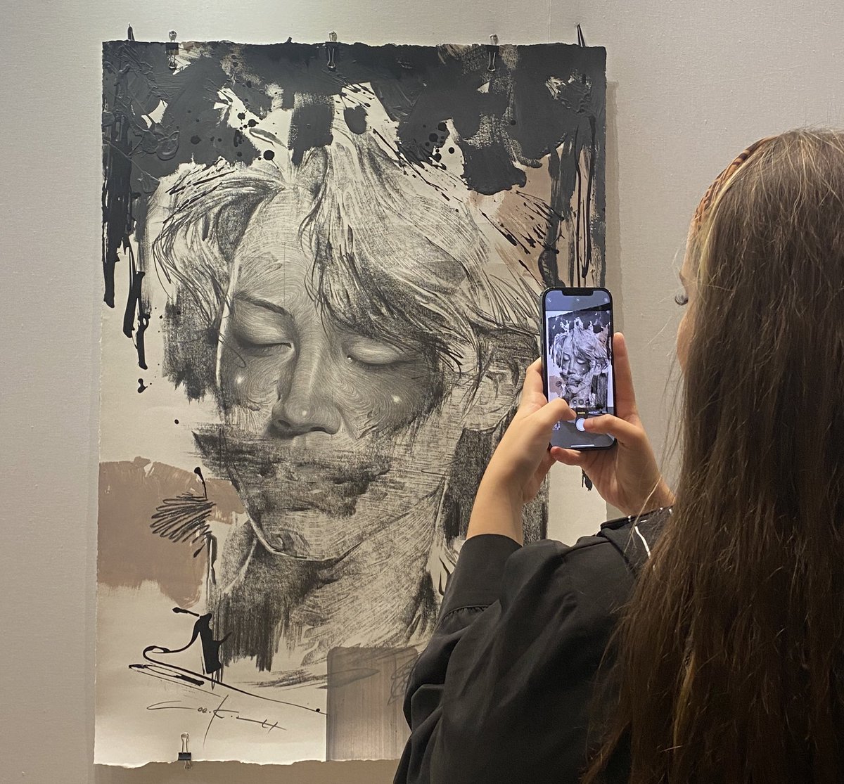 i saw jimin at the Carrousel Louvre 🥺