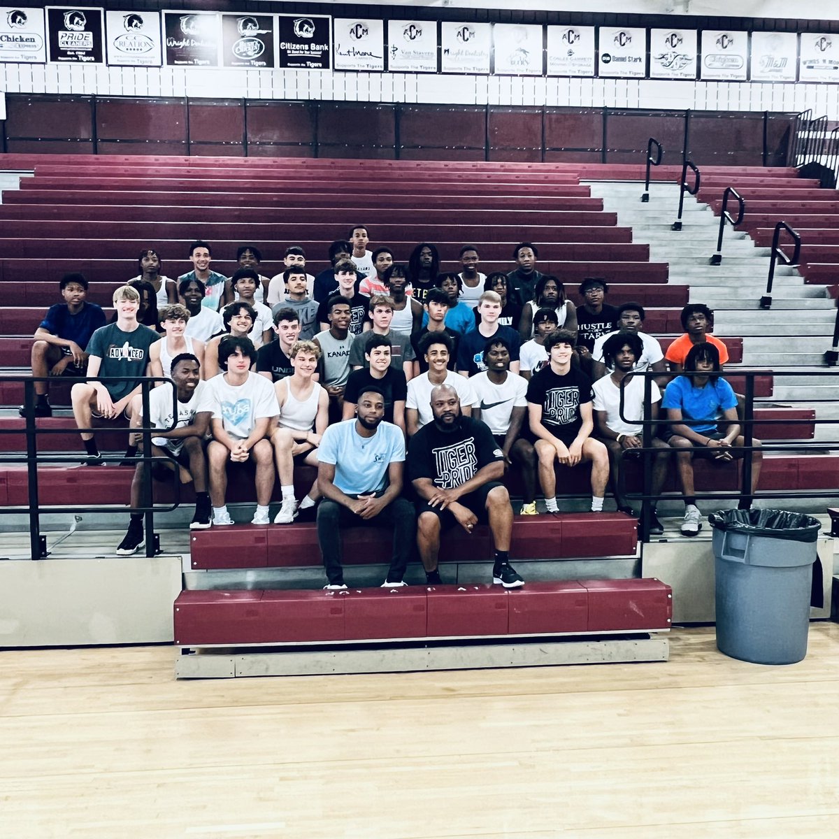 hoop__nation22's tweet photo. Thank you @AMCHSboyshoops for having me today. It was an honor to come in and talk to the guys. They got right to work right afterwards! https://t.co/YvM49H67ol
