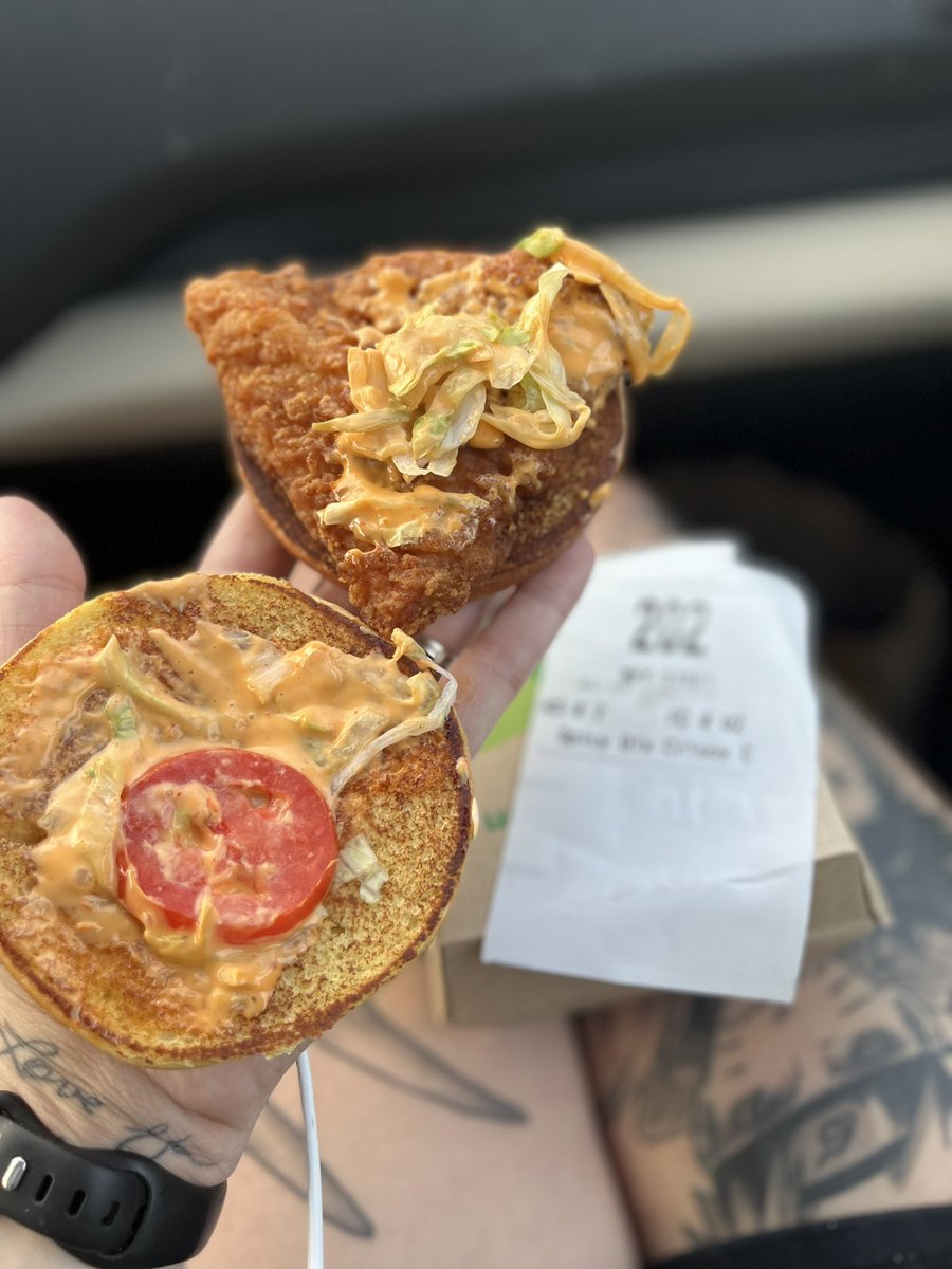 SurrahKench24's tweet photo. @McDonalds weird take on the word “deluxe” #sad https://t.co/ixiQWqlxQI