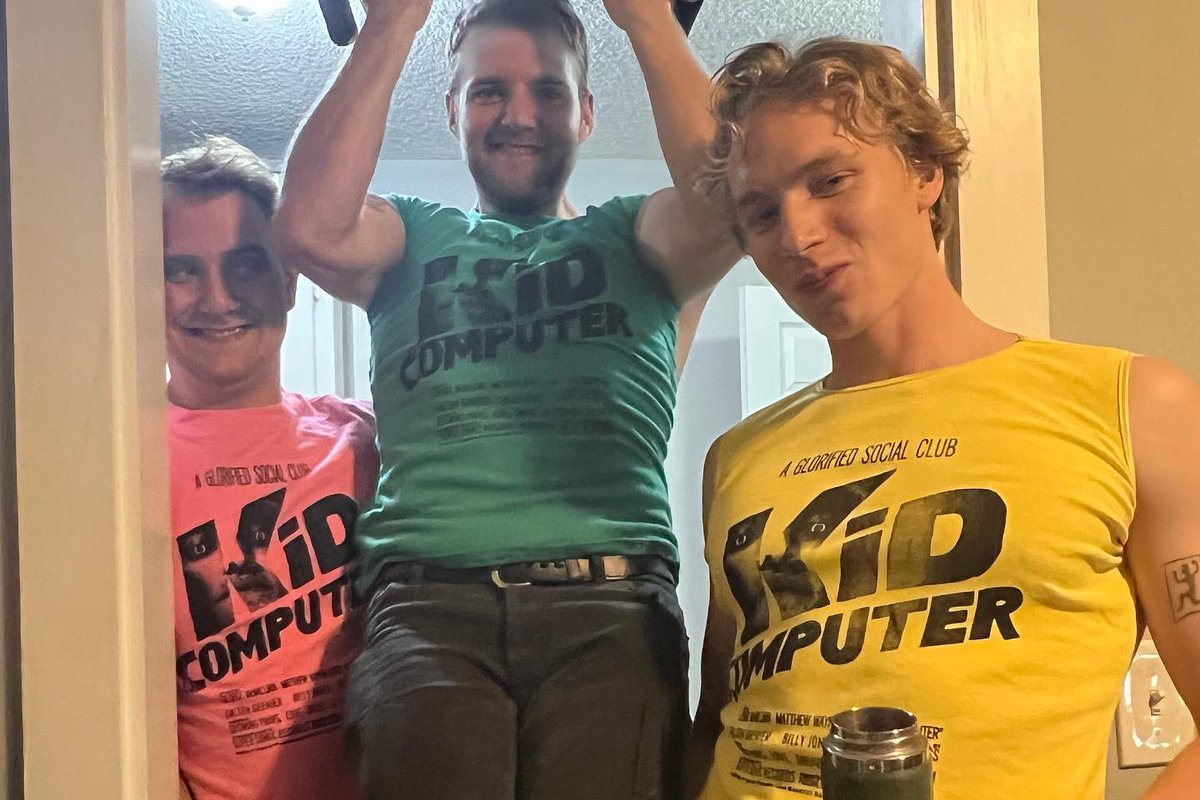kidcomputerband's tweet image. Pull up and grab one of these tight shirts. Literally. (2nd pic) 🤠⁣⁣⁣
⁣⁣⁣
These are almost sold out! @recordBar tomorrow night with @TheSlutsBand and @CreepyJingles ⁣⁣
⁣⁣⁣
📸: @haleyfleisner