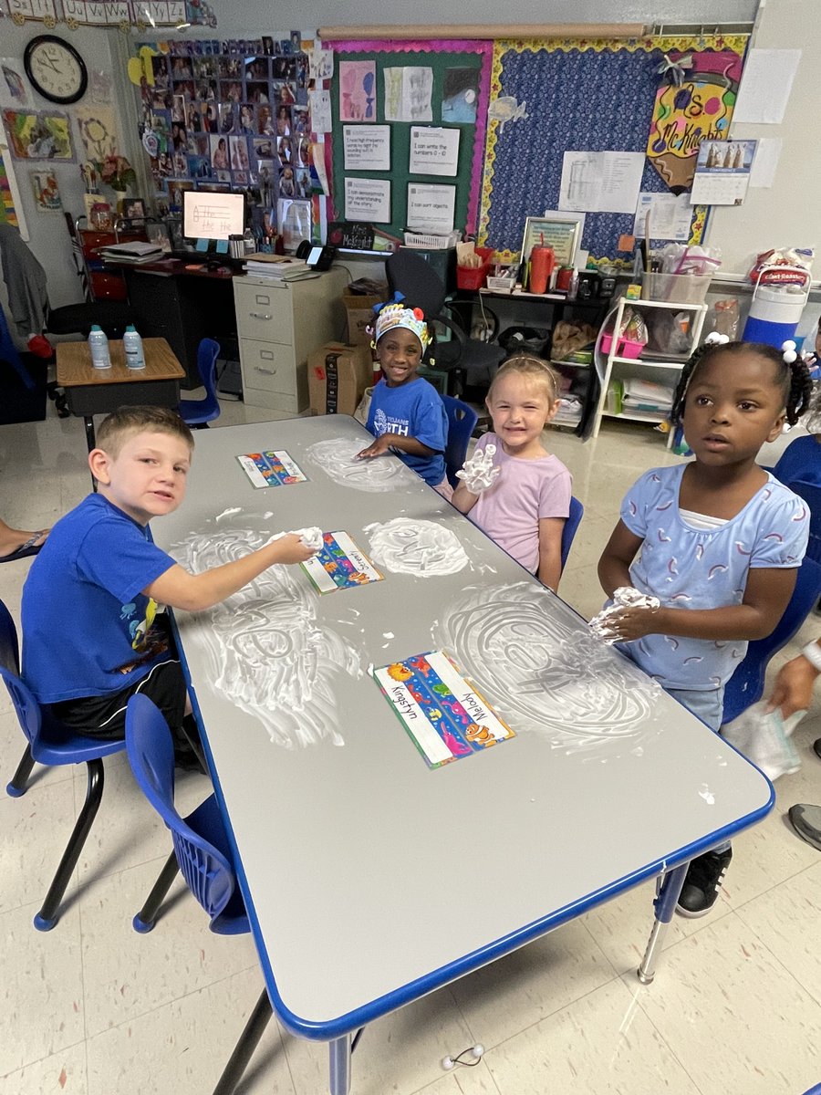 This messy, fun, hands-on learning is the best way to engage our #TinyTrojans' minds and bodies! These friends from Mrs. McKnight's class practiced writing their letter of the week and their sight words in shaving cream today. #LearningIsFun #HCSBetterTogether
📷 Megan McKnight