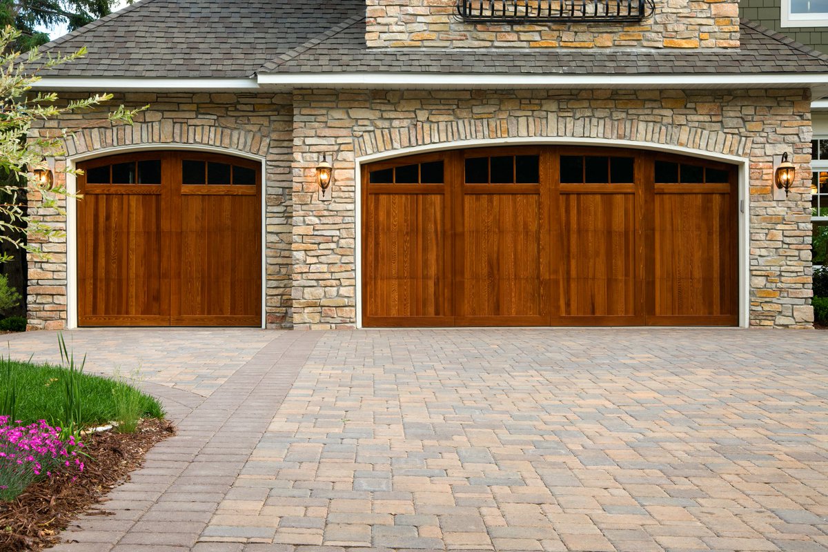 tricountyagent's tweet photo. Want to increase your #homevalue? Replace the garage door! #homeimprovement  https://t.co/CkbYQpC6ZU https://t.co/R11jazXFIg