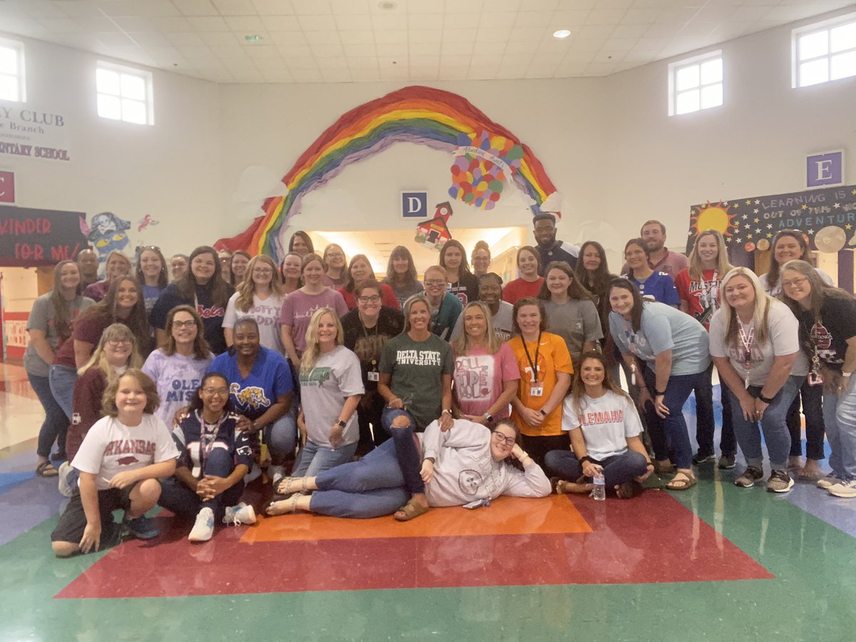 DCS_Overpark's tweet photo. Here’s to FOOTBALL SEASON! #TeamDCS #OverparkLovesFootball #GameDayKickOff https://t.co/2IazEwPisR