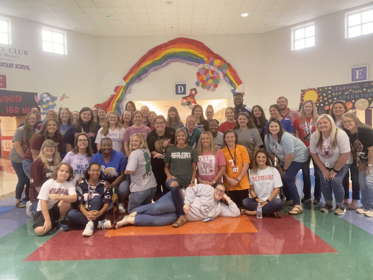 DCS_Overpark's tweet photo. Here’s to FOOTBALL SEASON! #TeamDCS #OverparkLovesFootball #GameDayKickOff https://t.co/2IazEwPisR
