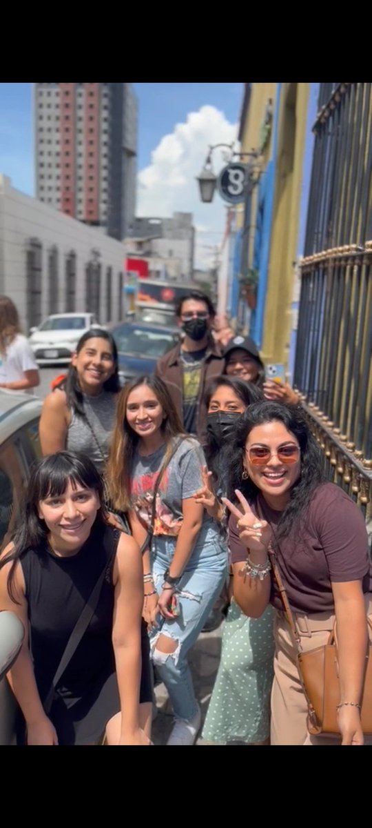 Isa_Najar's tweet photo. Y ESTO PASÓ OMG, LA BÚSQUEDA EN BARRIO ANTIGUO TRIUNFÓ, SE LOGRÓ VER A JOE, GARBO Y JACK😍😍🙌🙌 
 (el guardaespaldas tomó la foto en modo cine 🤦🏽‍♀️ JAJAJA fail pero no puedo, se logró omaigaa) https://t.co/lTbF4h92UB