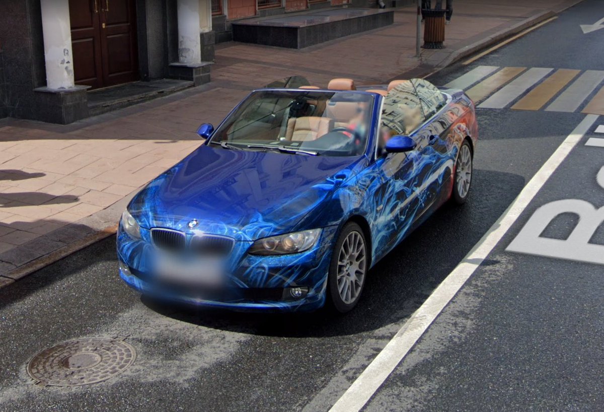 Cars_SV's tweet photo. A BMW 3-Series Cabrio isn't really uncommon. Even a blue 3-series Cabrio isn't that special. But this.... this is one of a kind. This is a fire and water airbrushed paint job. Just wild
Moscow, Russia - May 2021 #SV_Quirky #SV_Colors https://t.co/uR4jiMv3Zi