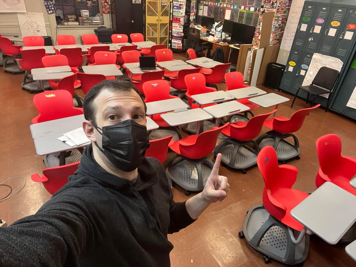 MrWeissman's tweet photo. @SteelCityHelps @amazon @DonorsChoose Thanks so much for your support!  I teach 10th grade history in #NYC. We had our budget cut and are struggling for basics. Appreciate any help to #clearthelist!

https://t.co/ReHcprKsKH https://t.co/vfk6j0Rk6J