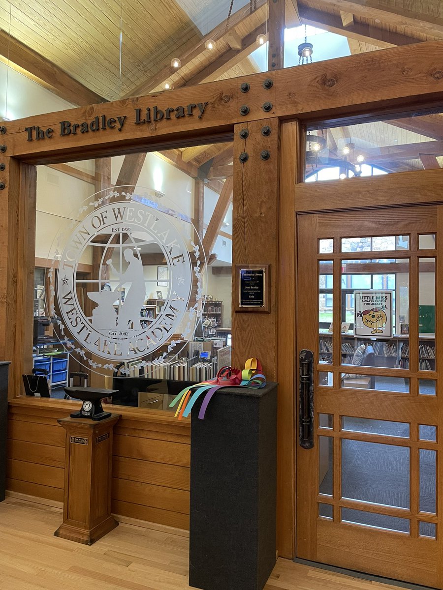 ibmisstitus's tweet image. Happy Friday from the Bradley Library!📚 #waexcels #wabradleylibrary