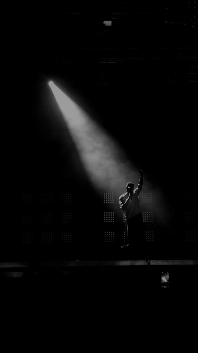 rikocheh's tweet photo. Damso - Rose Festival - noir et blanc https://t.co/B5KMUt3uyQ