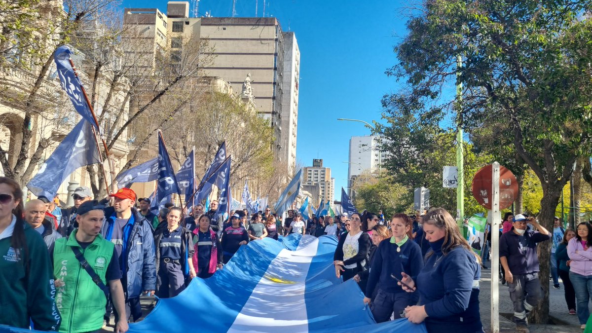 UnidadBloque's tweet photo. Desde #PRENSA en la #Plaza Rivadavia #bahiablanca #AtentadoACFK #Justicia #Democracia @CFKArgentina https://t.co/6A6yUtdH0U