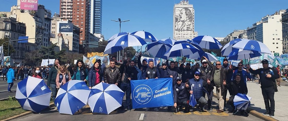 Hay que salir y demostrar que el camino es la unidad de todos los argentinos y en paz.
Nadie se salva solo...
Sindicato de empleados de Comercio 
<a href="/Cavalieri_SEC/">Armando Cavalieri</a> <a href="/CarlosPerezSEC/">Carlos Pérez</a> 
#BastaDeViolencia #NuncaMas