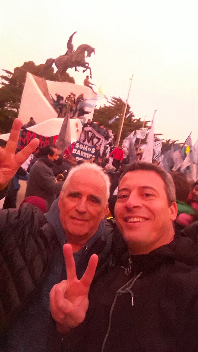 Cr4Cvm's tweet photo. #TodosPorLaDemocracia con el compañero de toda la vida. Yo soy tu sangre, mi viejo. https://t.co/c1CjSXQQnj