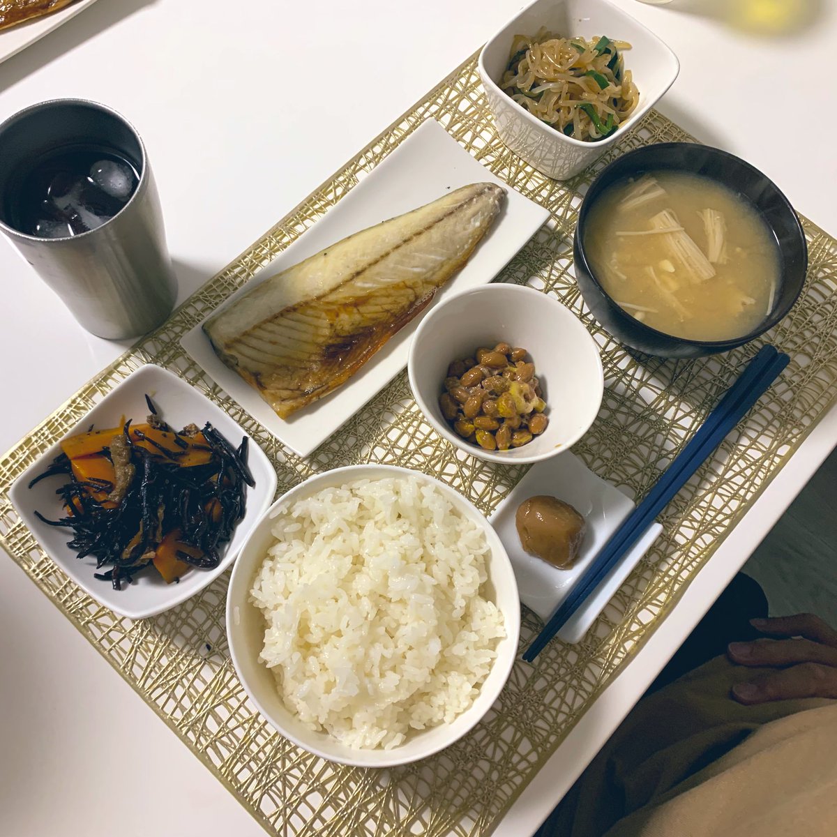 ha_ruruco's tweet photo. 木曜日の昼と夜。 https://t.co/qDwyOvWPI9