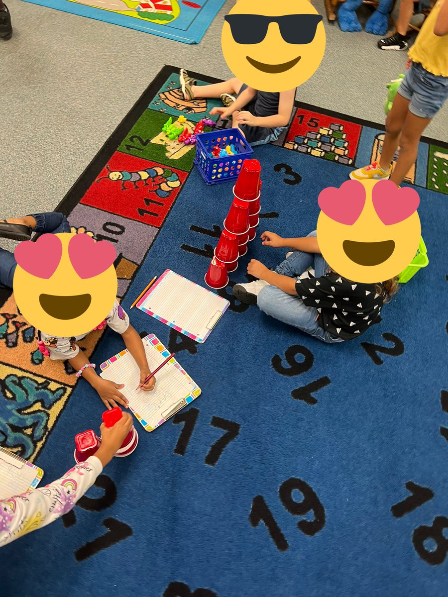 Jessica07414492's tweet photo. Literacy centers in Kindergarten https://t.co/ep3JSXHF53