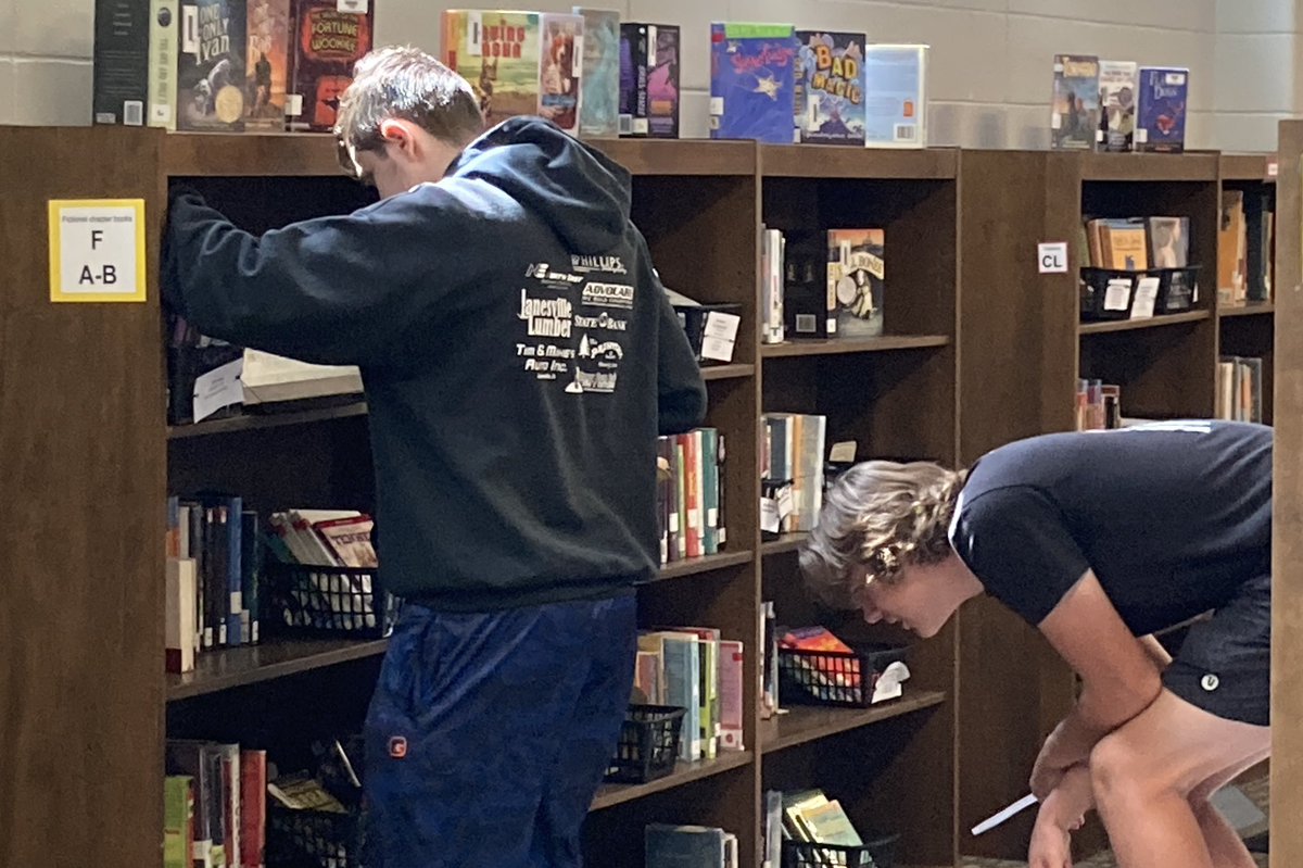 JCSD_Library's tweet photo. High school English classes have been previewing young adult library books and reviewing how to use the catalog and call numbers to find books in the library. https://t.co/oQPsJm1gGu