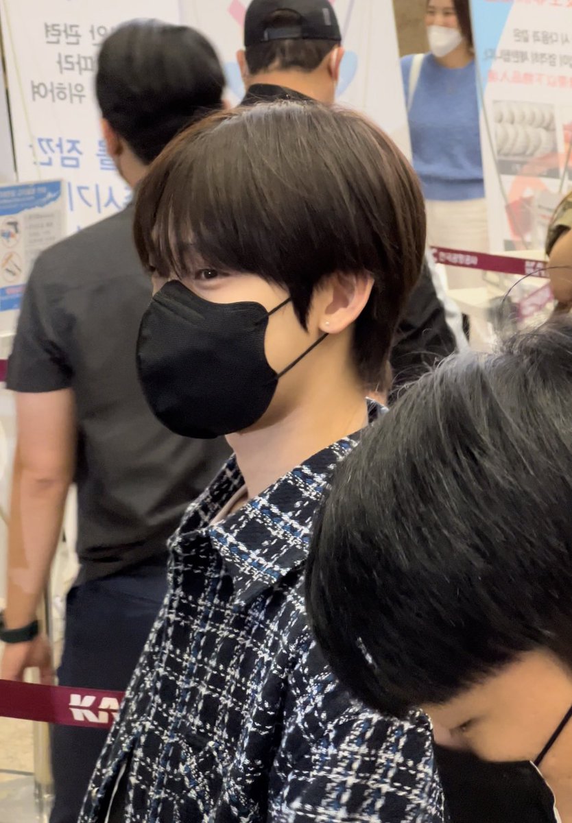 ssu22n's tweet photo. 220903 선우 출국
끝까지 인사해주는 아기
잘 다녀오세요오오~~☘️

#엔하이픈 #ENHYPEN https://t.co/bAt0VEevZa