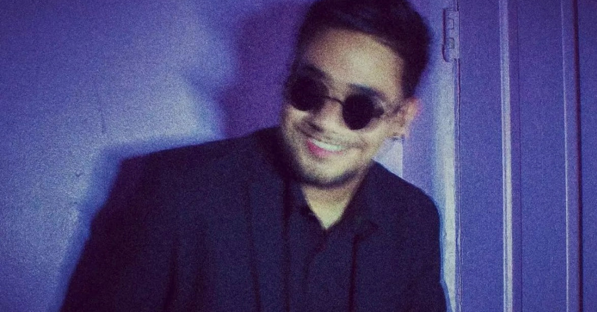 "Ocultos" un #cortometraje de Rene Cuevas está ahora en #LosCortos

Jessica, sufre la muerte de su madre y el dolor de no haber confesado su relación con su padrastro.

loscortos.com/ocultos/

#Drama #CineLatino #cortos #ShortFIlms #historiasCortas #LosCortos