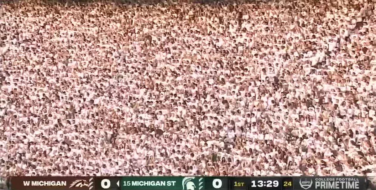 BR_CFB's tweet photo. A sea of CFB fans 😍 https://t.co/iTLHJ7FrVG