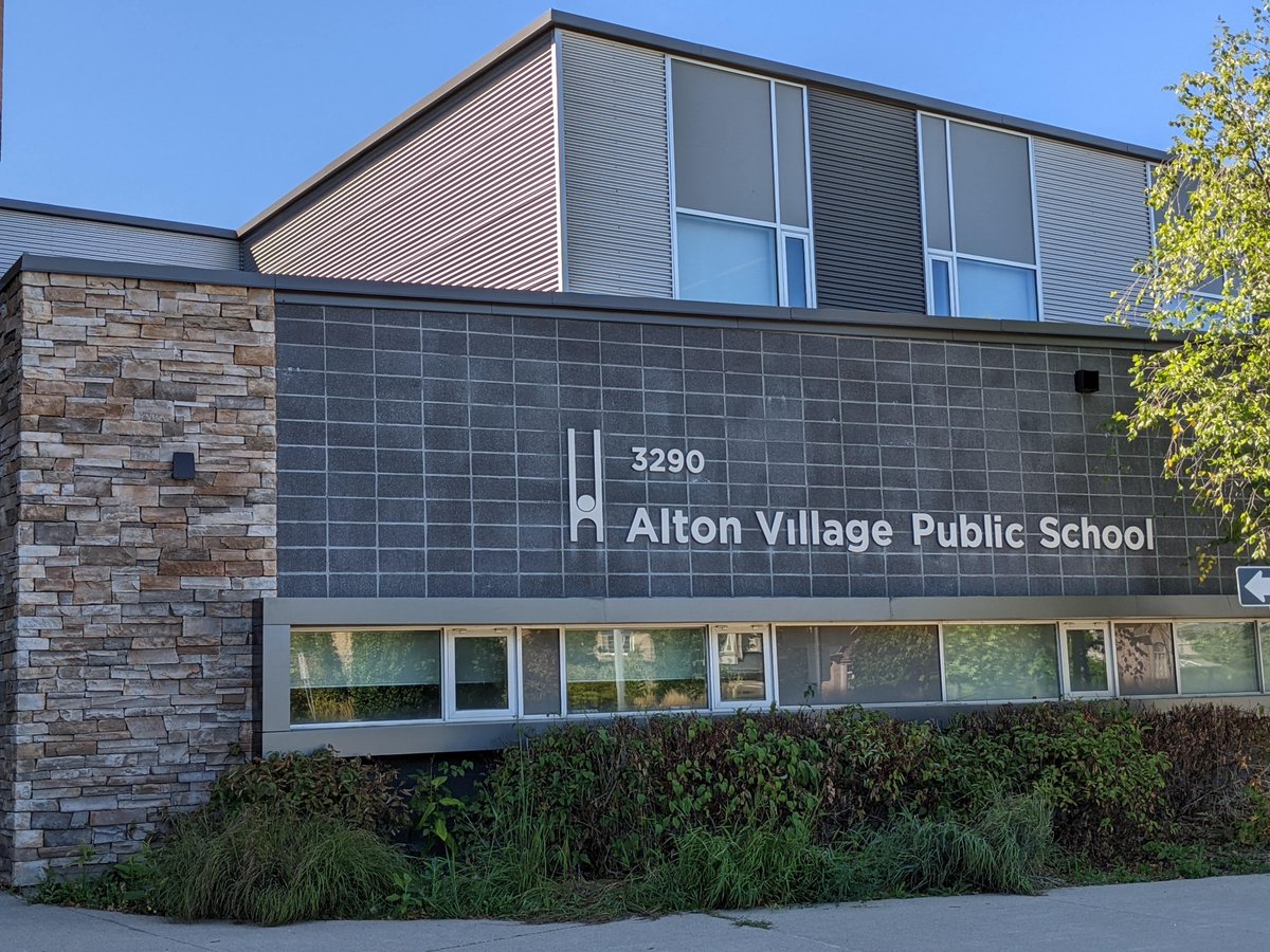 AltonVillagePS's tweet photo. We are so excited to welcome all Alton Village PS students back to our school community on Tuesday! Our educators, custodial staff, administrative assistants and Principal/VP team have been working hard to prep classrooms and the school. See you on the blacktop! https://t.co/2urLM7bDuZ