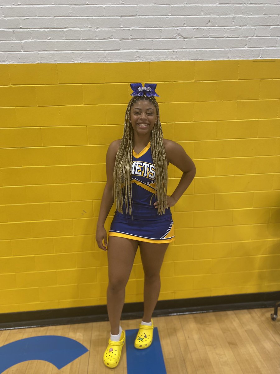 poliana_west's tweet photo. Senior year is going great!! From the volleyball 🏐 court to the field 📣🏈 LET’S GOOO COMETS!!! @ClassenSASOKC @OKCPS_Athletics https://t.co/1vlsEclAvk