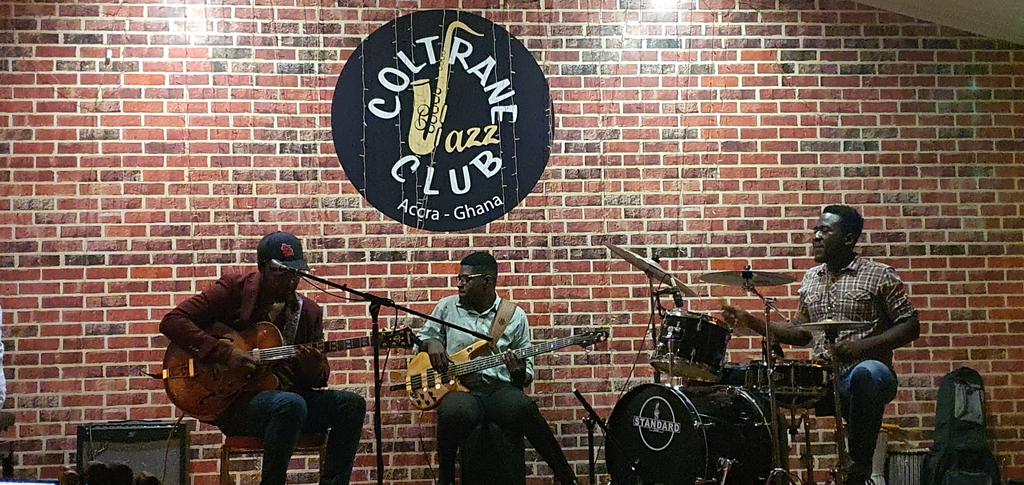 ADiallo2018's tweet photo. Happening now! #ClubJazzColtrane Adenta  #Accra Constant Boty &amp; the Guru Guru Band playing live
@AccraMetropolis #AccraCreativeCity @herbiehancock @IntlJazzDay @ivisions07 https://t.co/HITH2l6CMT