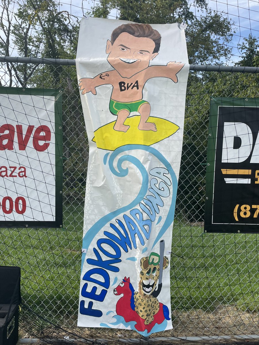 FedkoZone's tweet photo. Baby Kaley and I BACK in Belle Vernon!!! Our @KDKARadio Game of the Week @BVAFootball hosting @LHMustangFB ! Thanks to all the wonderful people at “The Beach” @BvasdAthletics  @BVA_GangGreen https://t.co/KxYEc7gtjh