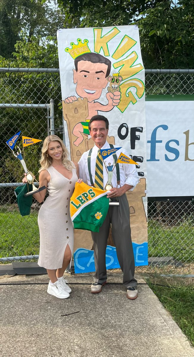 FedkoZone's tweet photo. Baby Kaley and I BACK in Belle Vernon!!! Our @KDKARadio Game of the Week @BVAFootball hosting @LHMustangFB ! Thanks to all the wonderful people at “The Beach” @BvasdAthletics  @BVA_GangGreen https://t.co/KxYEc7gtjh