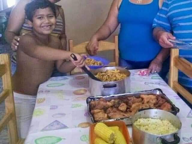 1MillonMikee's tweet photo. Minha sogra: “Você já é de casa”

Eu: https://t.co/th1Ex4StI2