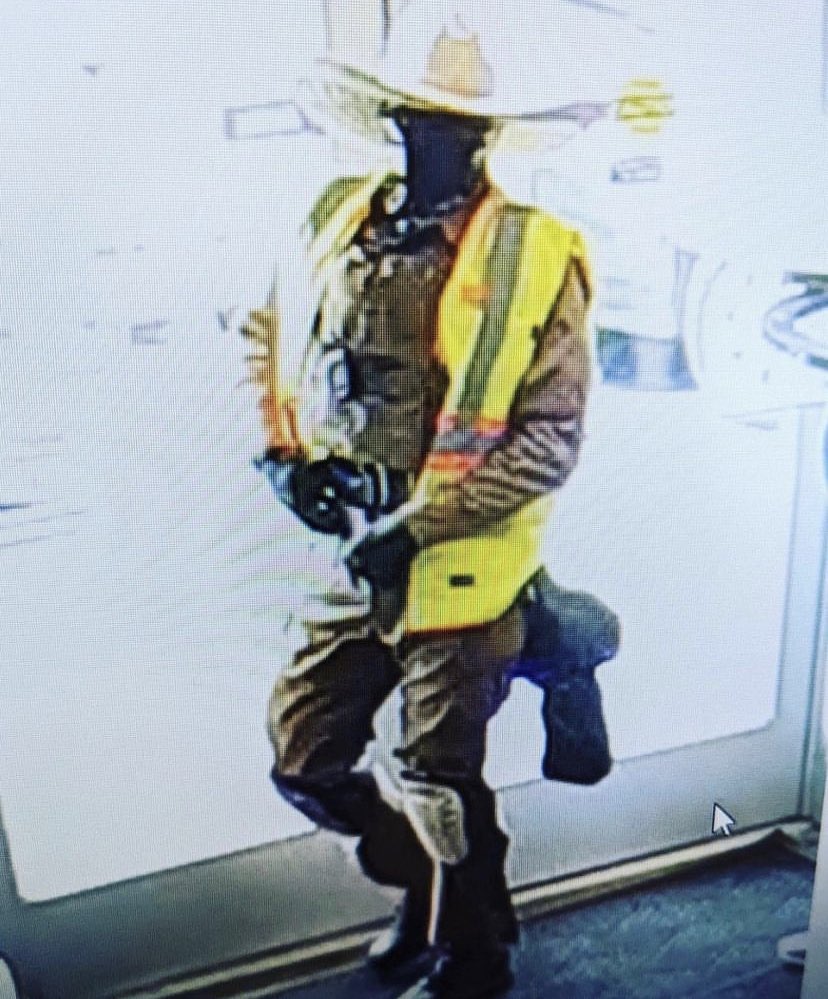 ehsbarstool's tweet photo. couldn't boo the freshmen today cause of this gta character lookin ass? 😐 https://t.co/MlOog644X8