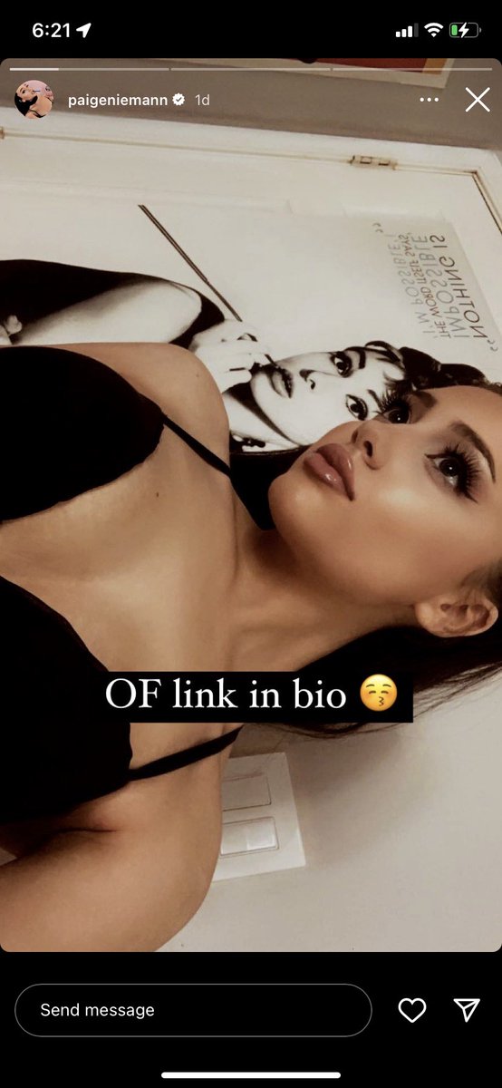 BOYSHlT's tweet photo. this is so weird &amp; wrong?? while you try to look like ariana? wtf https://t.co/iFo2mSxrmF