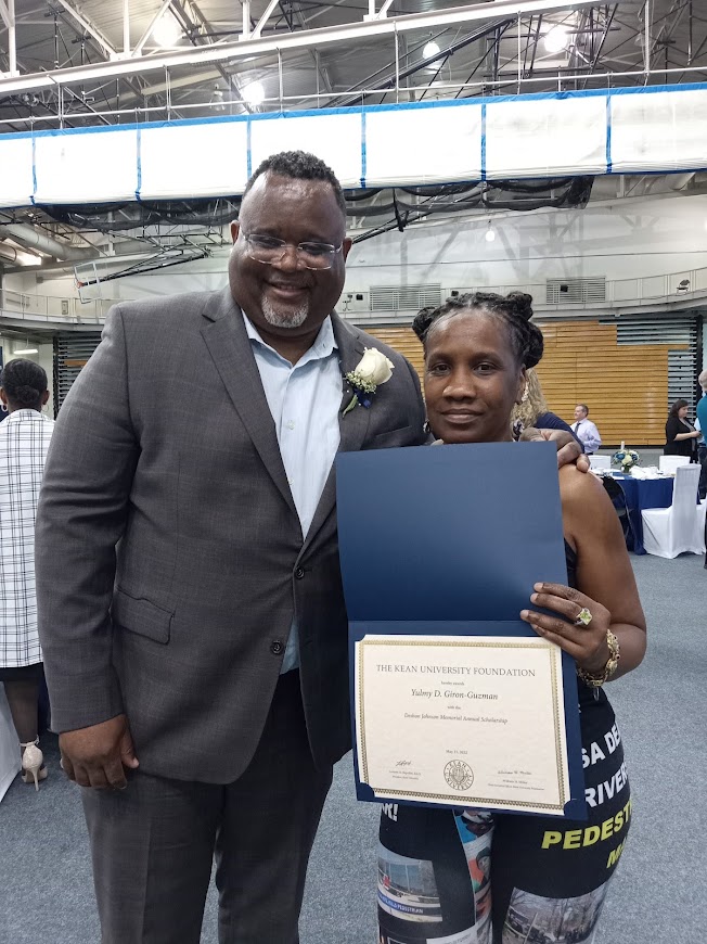 JusticeofDeshon's tweet photo. #Deshon Johnson's mother is holding her son's #Memorial Kean University recipient certificate for one one of the #Business major students &amp; his #mother is standing with the #KeanUniversity President. Deshon was purposely killed by #NJTransit &amp; #CoachUSA bus driver #NewJersey #tmz https://t.co/ob395E7kDp