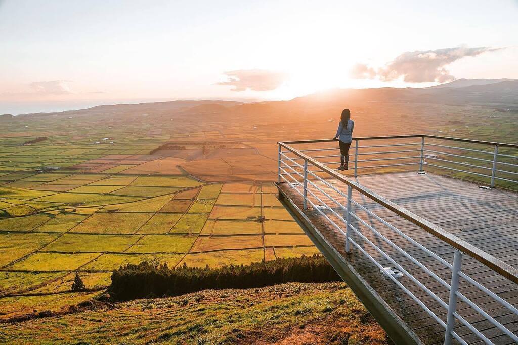 AzoresWhatElse's tweet photo. Se gostaste do conteúdo, deixa um like, um comentário e segue a conta do @azoreswhatelse
Photo by @davidkukan SunsetLover
.
#terceira #serradocume #azoresislands #travelphotography #traveltheworld #sunsetlover #viewpoint #travelinspiration #dnescestujem #dnesletim #cntrav… https://t.co/FbpkVJ08Rk