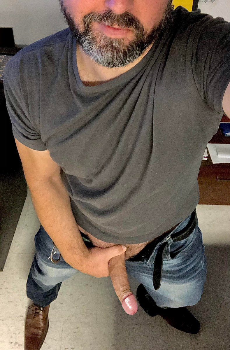 notdrunkenough0's tweet photo. #dilf #DILFDong #Greyhaired #veins #rockhard #fuckyeah #thatshot https://t.co/14t5qgSzdu