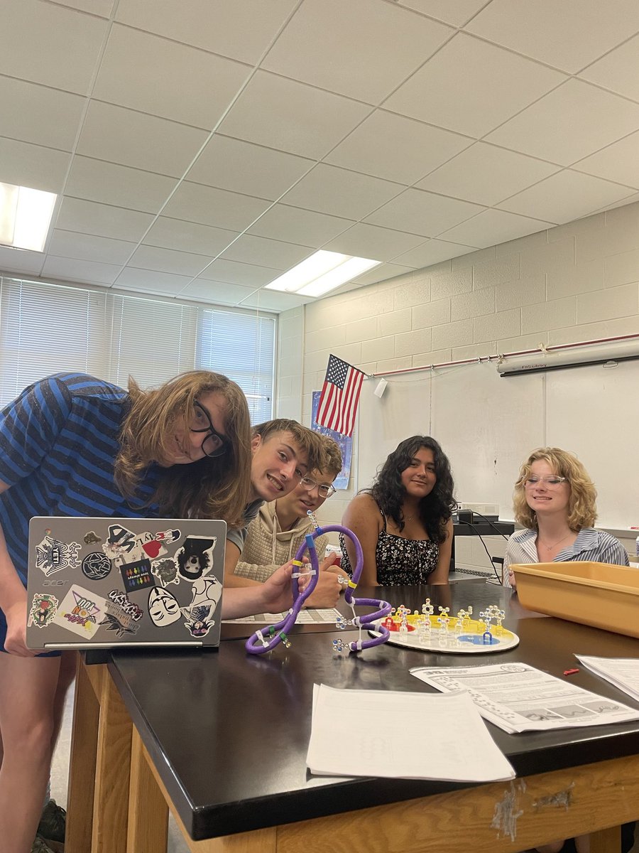 FhsWithFisher's tweet photo. Today AP biology students modeled  protein folding of one of the zinc fingers of zif268 protein, which has a role in regulating the transcription of DNA into mRNA. Success!! 🥼🧬💯 https://t.co/jD8oe2tHwl