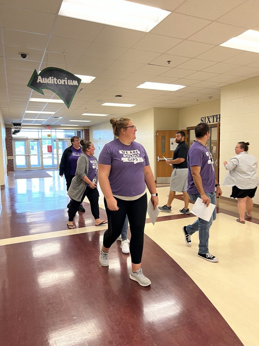 WestridgeMiddle's tweet photo. Teachers participating in a school-wide scavenger hunt! Great wellness activity and fun! #competitivestaff https://t.co/SxG7XWMdf1