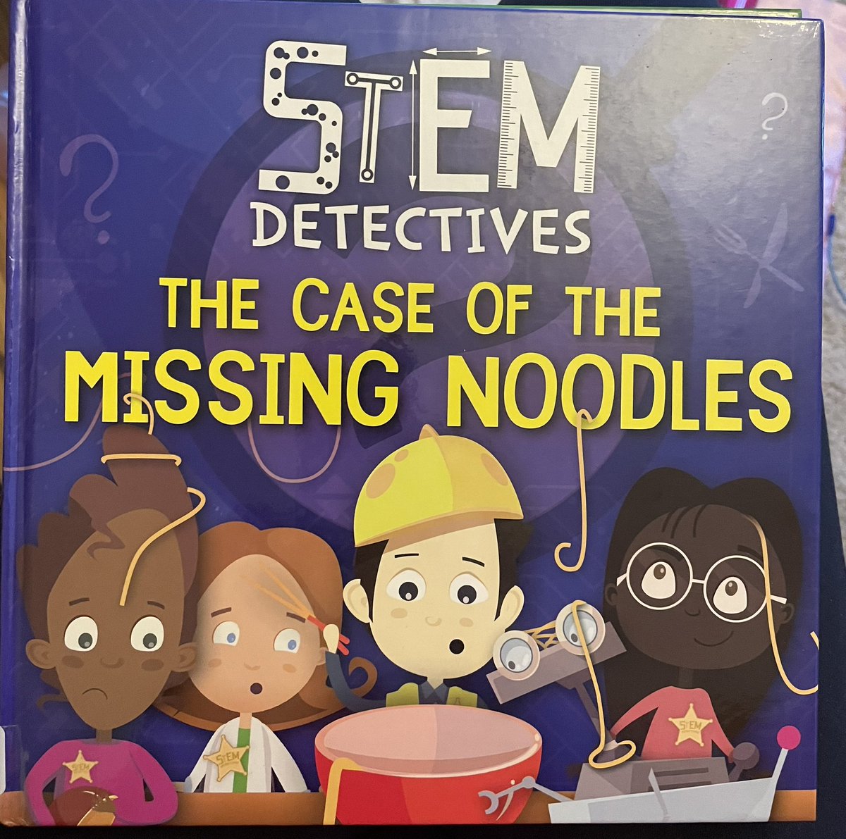 Mrs_Brake's tweet image. Huge thanks to @YstradMynachLib for this week’s Mad Science session: our little scientist had the best time. And, we were also lucky enough to borrow some Stem Detectives books, which are brilliant and we both highly recommend! #STEM #Libraries #LoveReading
