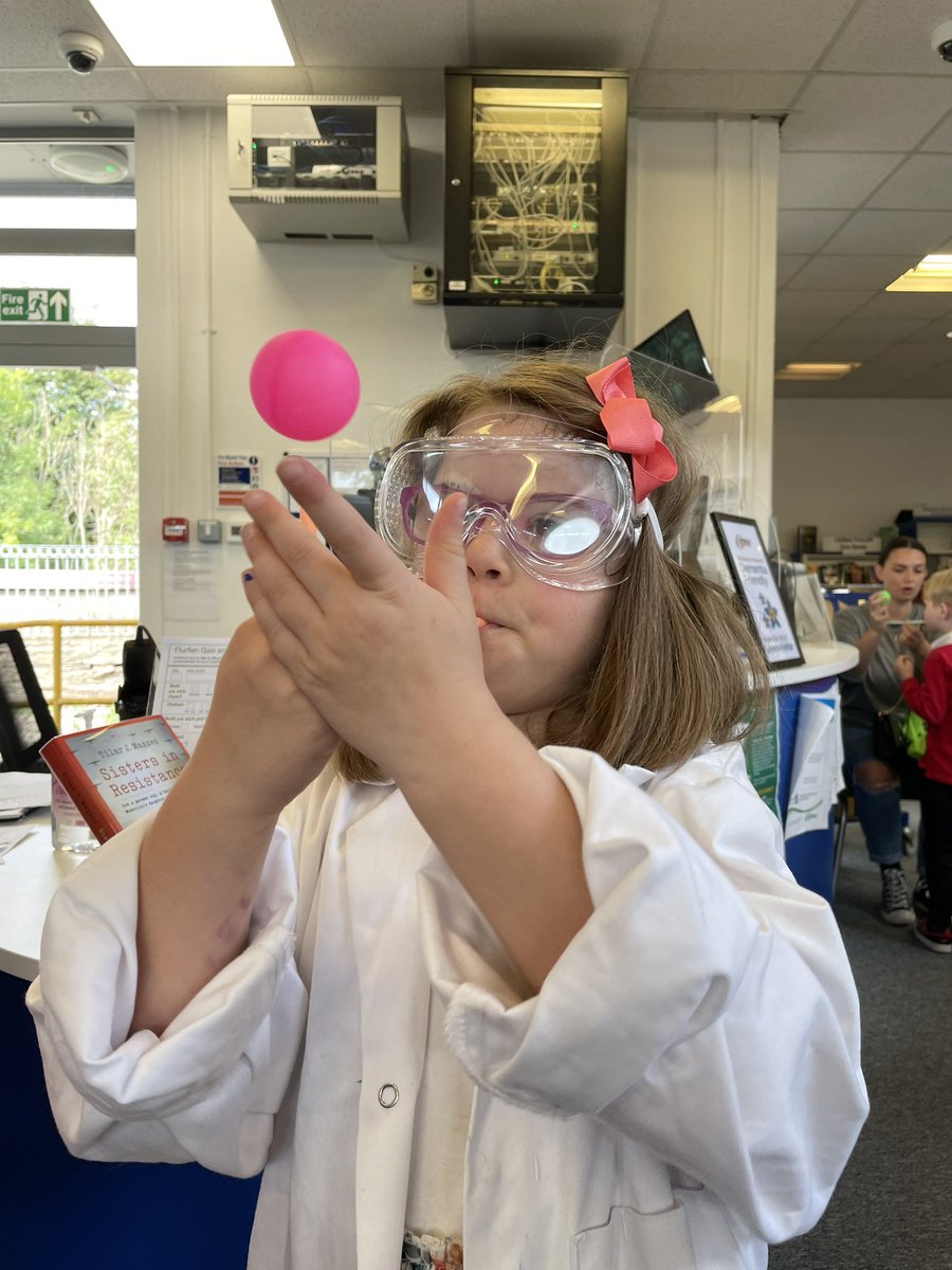 Mrs_Brake's tweet image. Huge thanks to @YstradMynachLib for this week’s Mad Science session: our little scientist had the best time. And, we were also lucky enough to borrow some Stem Detectives books, which are brilliant and we both highly recommend! #STEM #Libraries #LoveReading