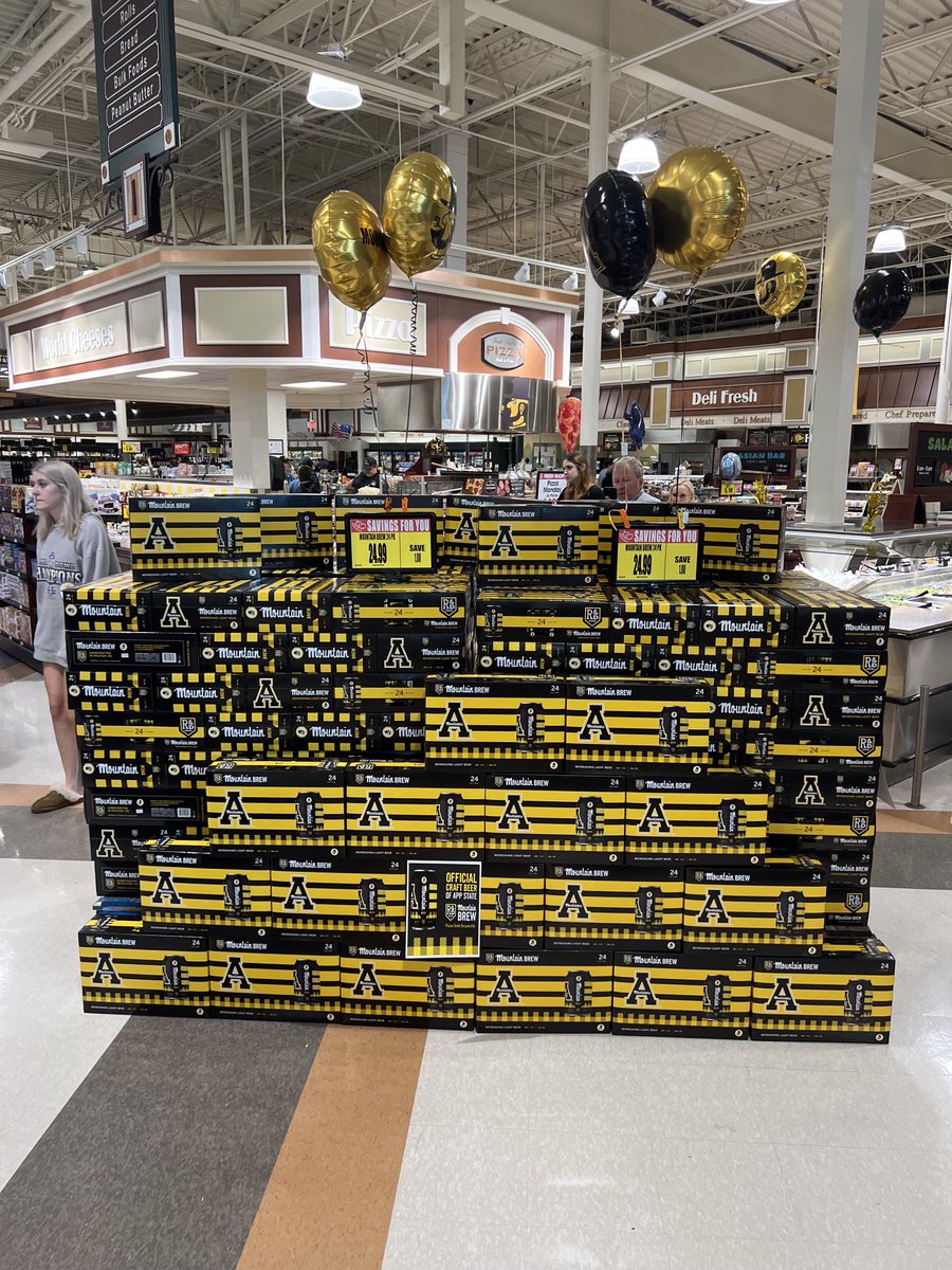 DougGillin's tweet photo. Harris Teeter is Ready!! @AppState_FB⁩ ⁦⁦@appstatesports⁩ ⁦@YOSEFCLUB⁩ #MountainBrew https://t.co/776QmEMtWk