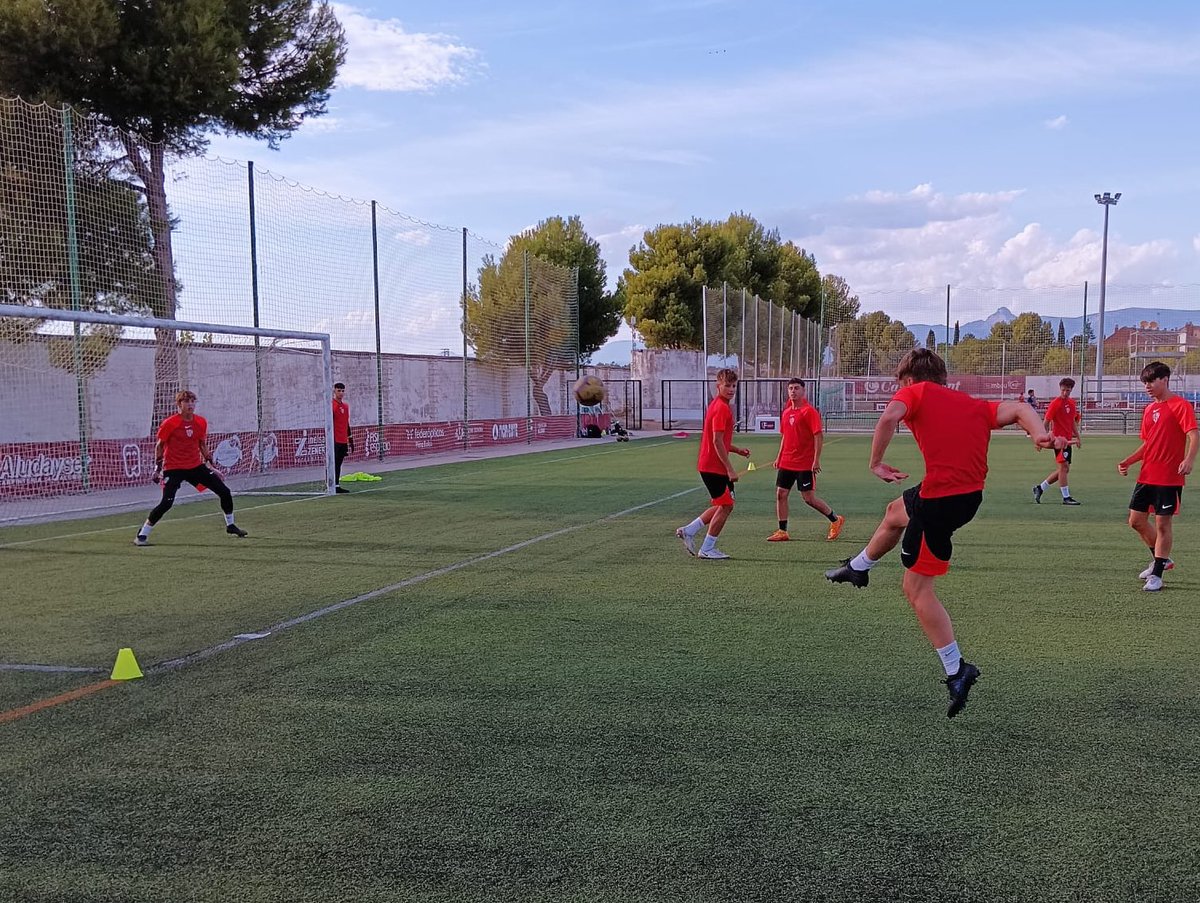 FundAlcoraz's tweet photo. 🏋️ ¡Nuestro 𝗝𝘂𝘃𝗲𝗻𝗶𝗹 𝗕 no para! 🏋️

👌🏻 Los azulgranas siguen dándolo todo para el inicio en #LigaNacional.

⚔️ Mañana hay amistoso en San Jorge ante Ontiñena (19:00h.). ¡Es el último test!

¡𝑽𝑨𝑴𝑶𝑺! https://t.co/WZuyS4SFOC