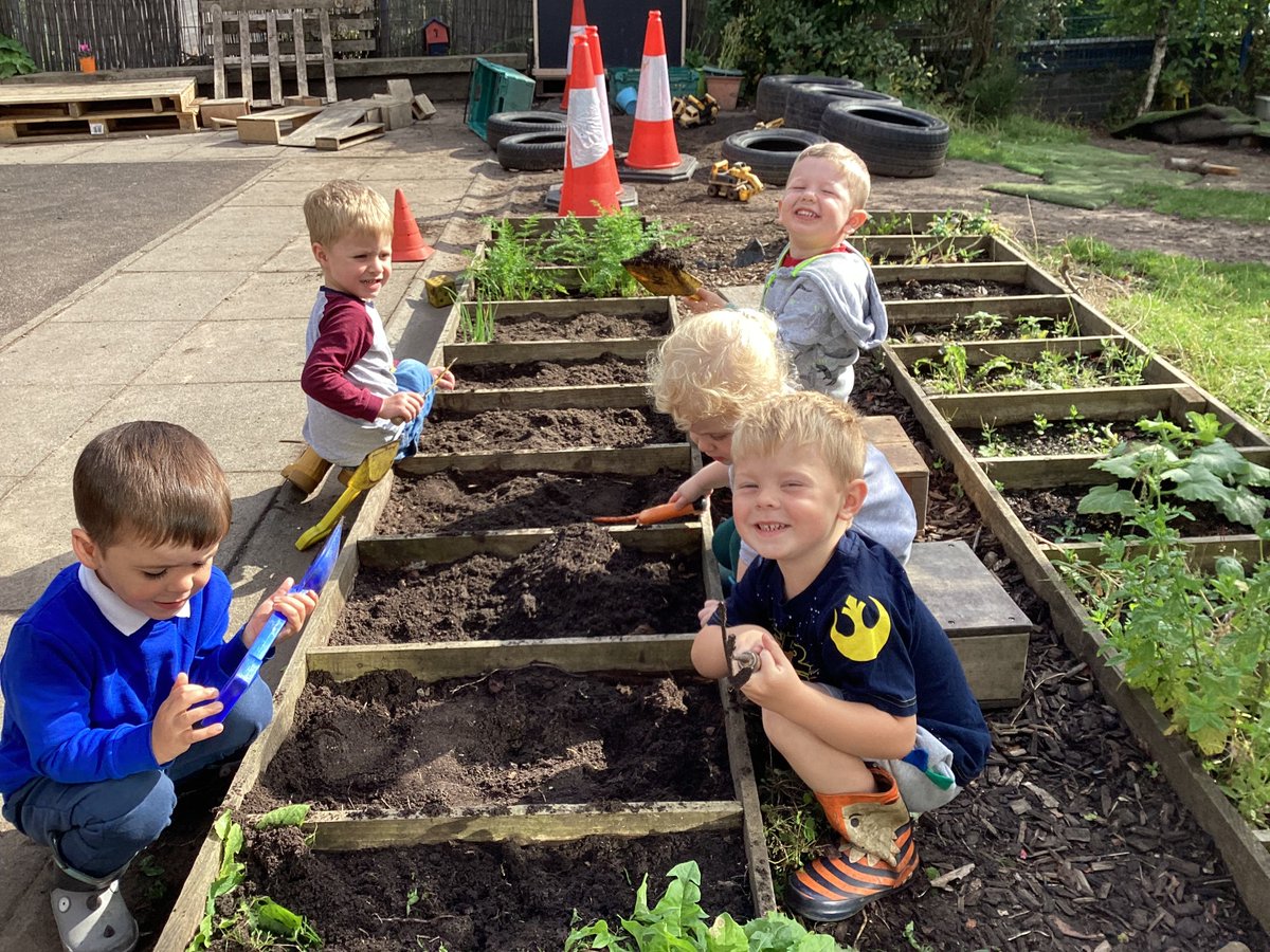 BellsquarryPS's tweet photo. What began as tidying and weeding, turned into an investigation about the soil, the creatures who live there and how the soil can be a good environment for growing food that we can eat. #wlec @WL_STEM #Sustainability https://t.co/wPklGQbFyf