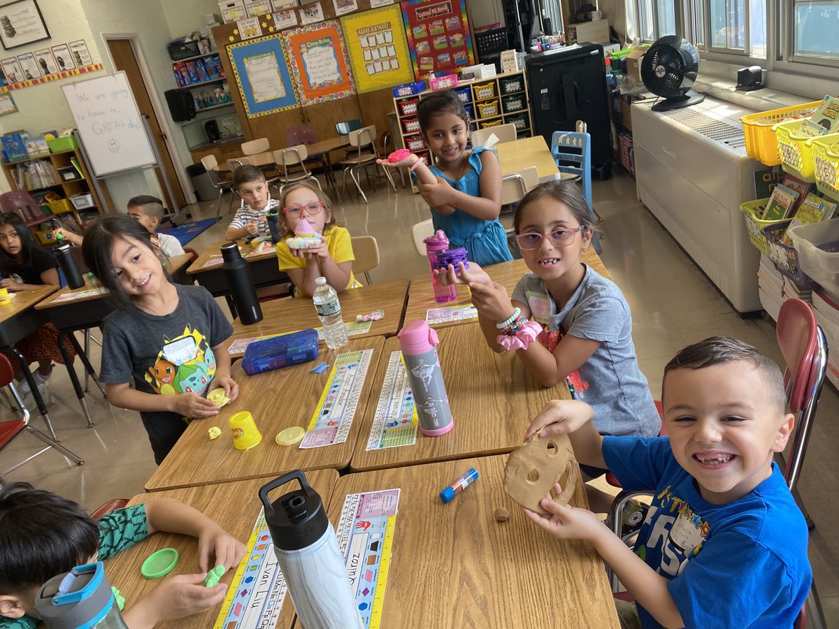 We had a GREAT first day of First Grade! ⁦<a href="/BGreenSchool/">Bowling Green School</a>⁩