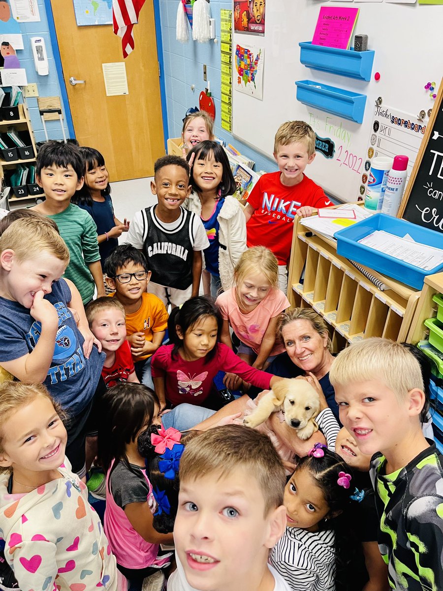 elementarywithB's tweet photo. Thanks for the Friday Mia time, @NatcherFRC @karenmanley7! 🐶🤗@NatcherElem https://t.co/H4oDNckL0E