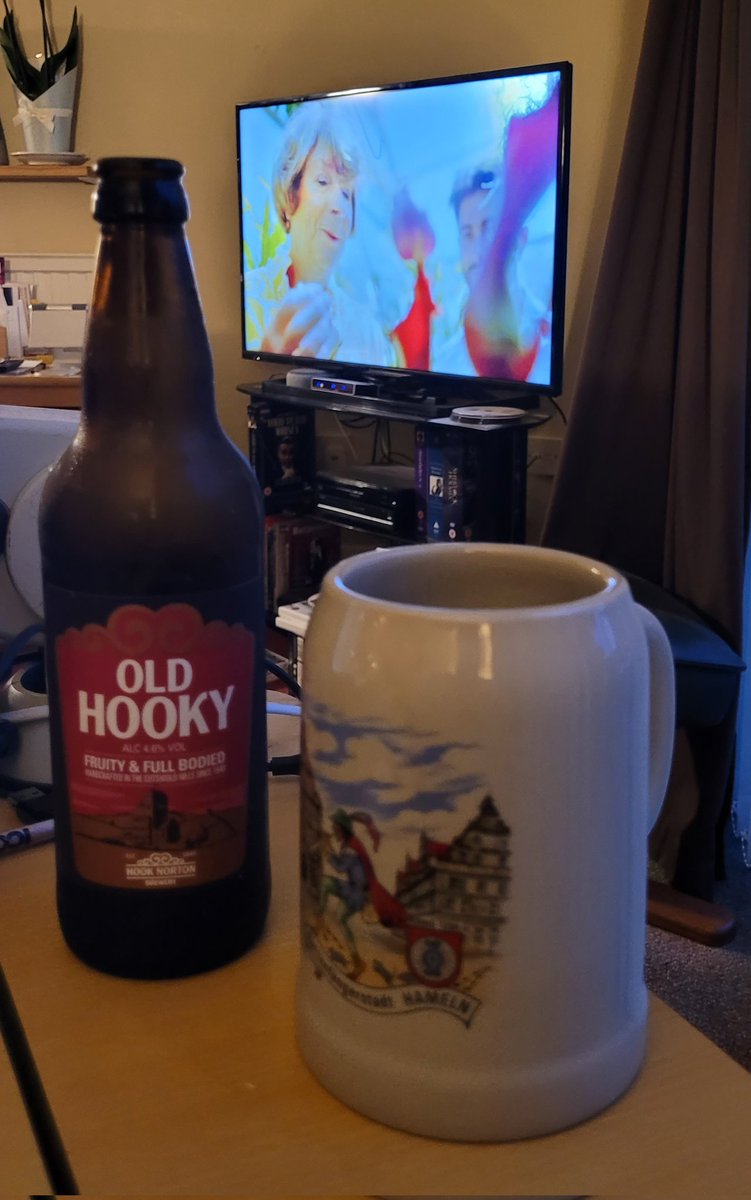 JonScottFarley's tweet photo. I'm going to have a most enjoyable Friday tonight. @HookyBrewery @PamAyres https://t.co/l4edQuDfVI
