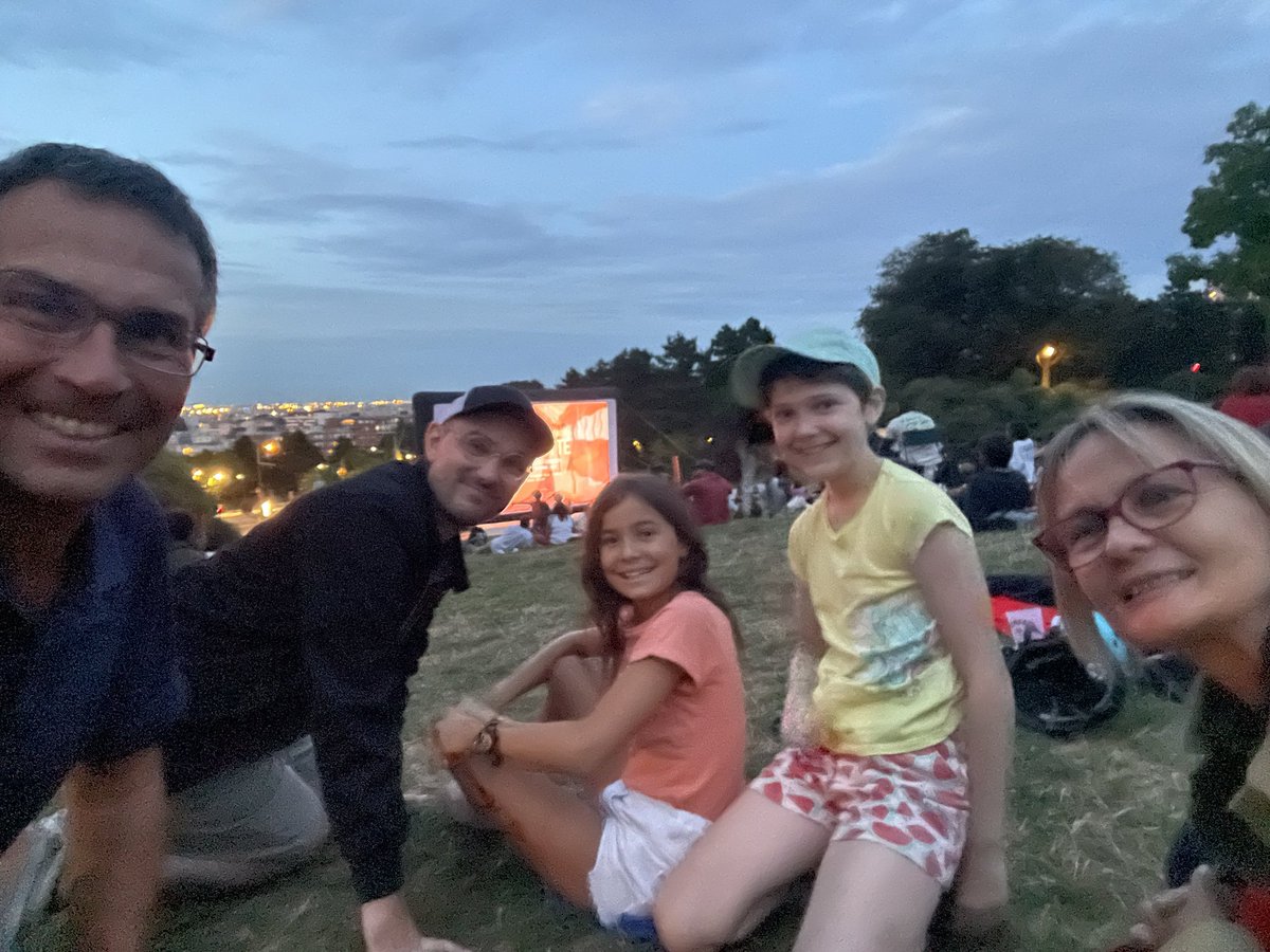 Fr_Bechieau's tweet photo. Au Festival de courts métrages Silhouette pour la soirée des habitants du quartier Danube du #19e. #Paris aime la #culture et le #cinéma ! #Paris19 @SilhouetteFest https://t.co/GyZ3Wdxjfp